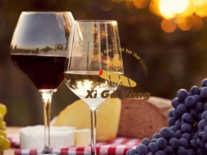 Ly vang trắng thường có bầu ly nhỏ hơn và miệng ly hẹp